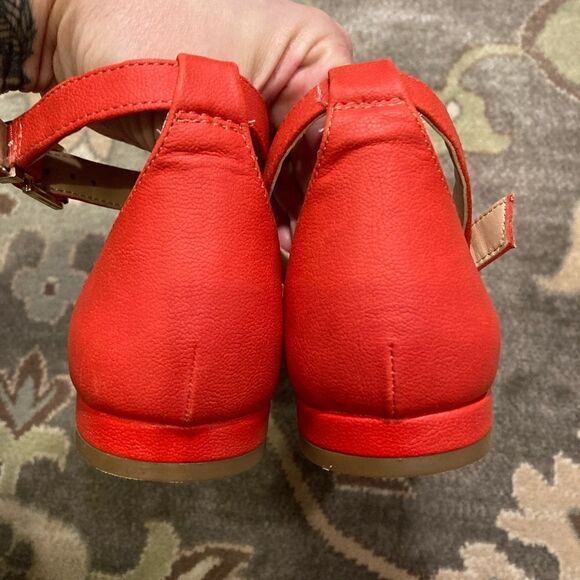 Red Max Studio Minimalist Sandal - Picture 6 of 11